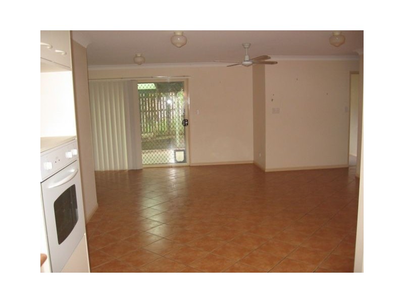 1/67 Benfer Rd, Victoria Point QLD 4165