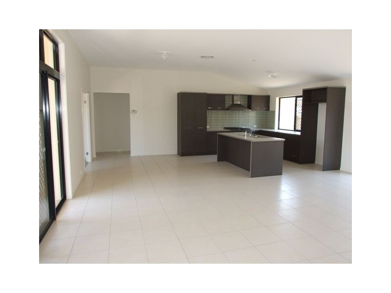 25 Treetop Place, Manly West QLD 4179