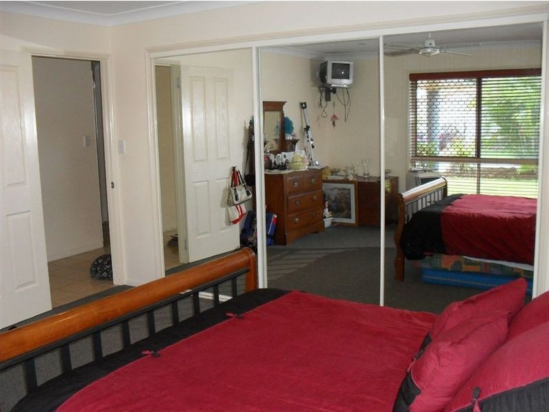1 Summerhill St, Victoria Point QLD 4165
