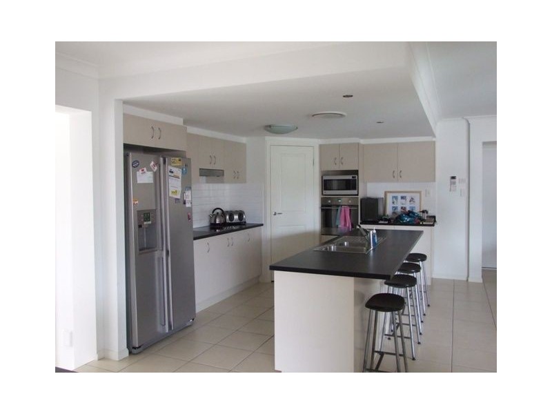 25 Sunningdale Drive, Redland Bay QLD 4165