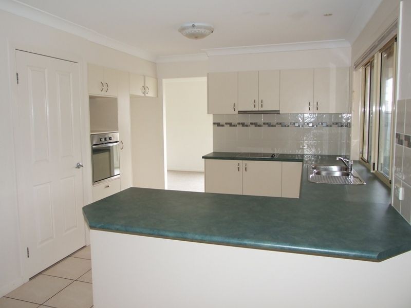 84 Bunker Rd, Victoria Point QLD 4165