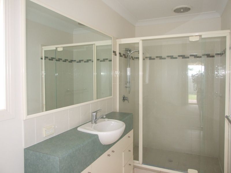 84 Bunker Rd, Victoria Point QLD 4165