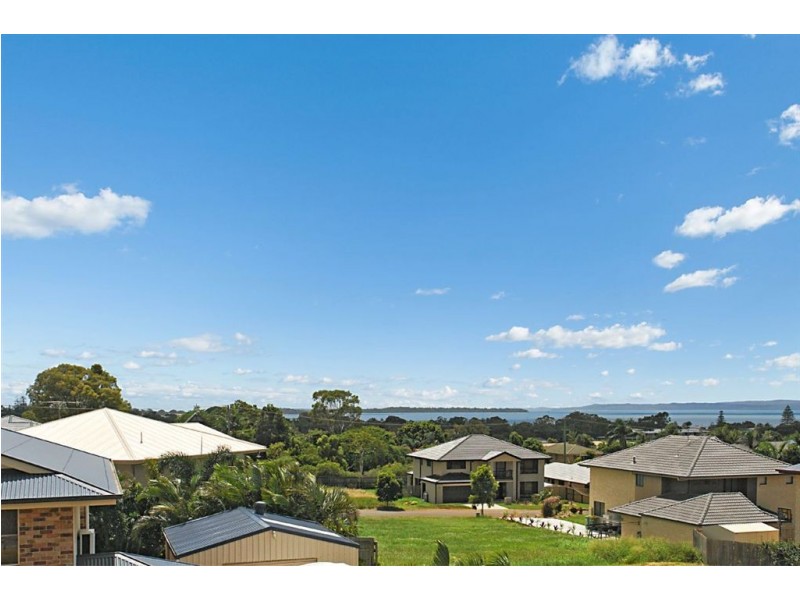 4 Creedin Cl, Redland Bay QLD 4165