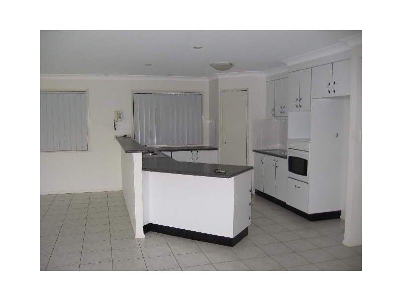 8 Horsley Place, Victoria Point QLD 4165