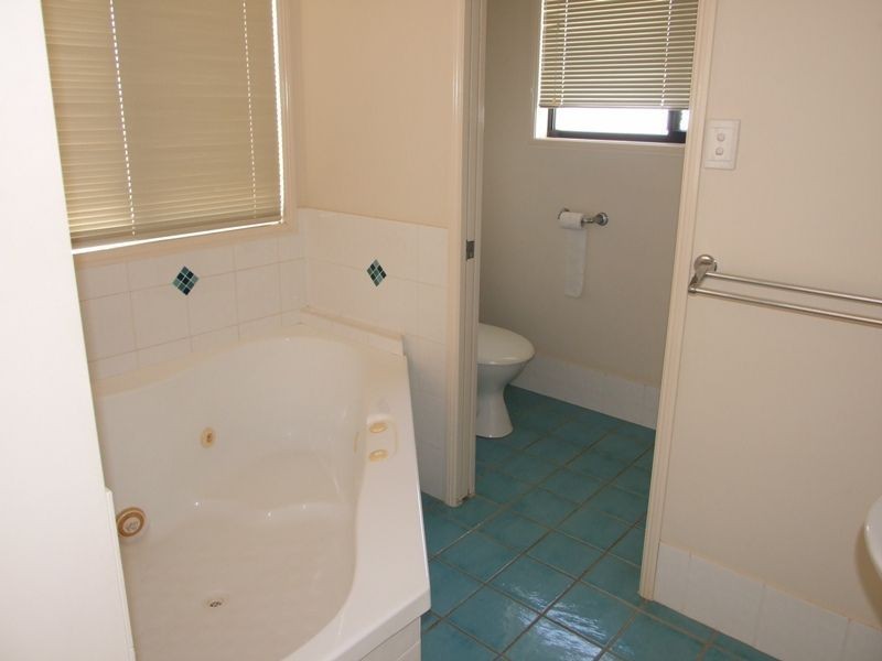 4 Creedin Crt, Redland Bay QLD 4165