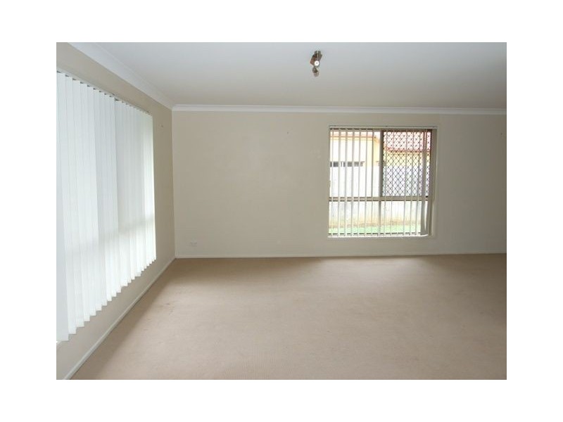 4 Mast Cl, Redland Bay QLD 4165