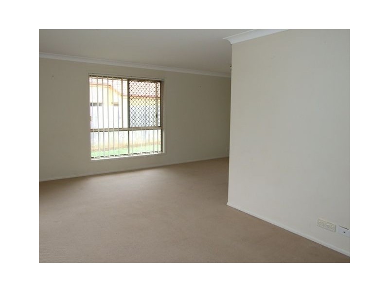 4 Mast Cl, Redland Bay QLD 4165
