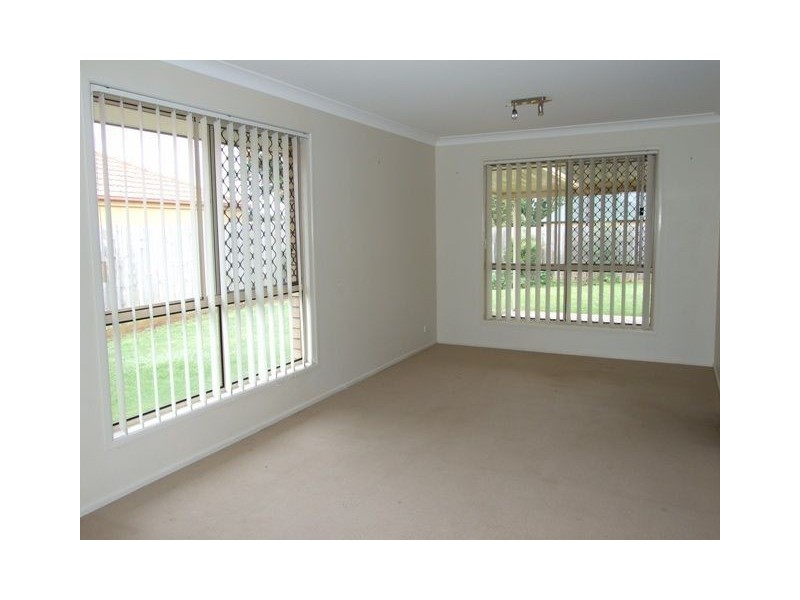 4 Mast Cl, Redland Bay QLD 4165