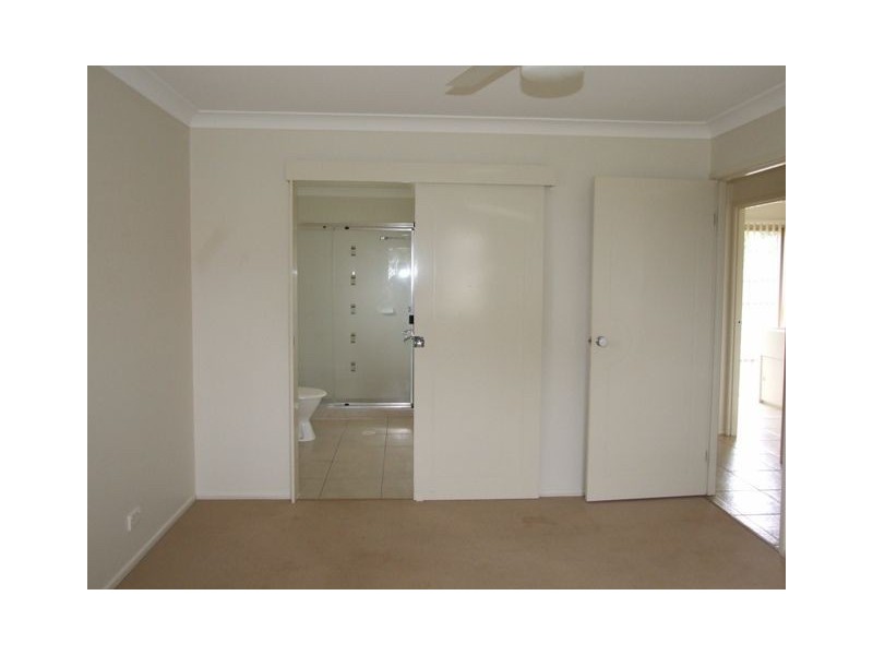 4 Mast Cl, Redland Bay QLD 4165