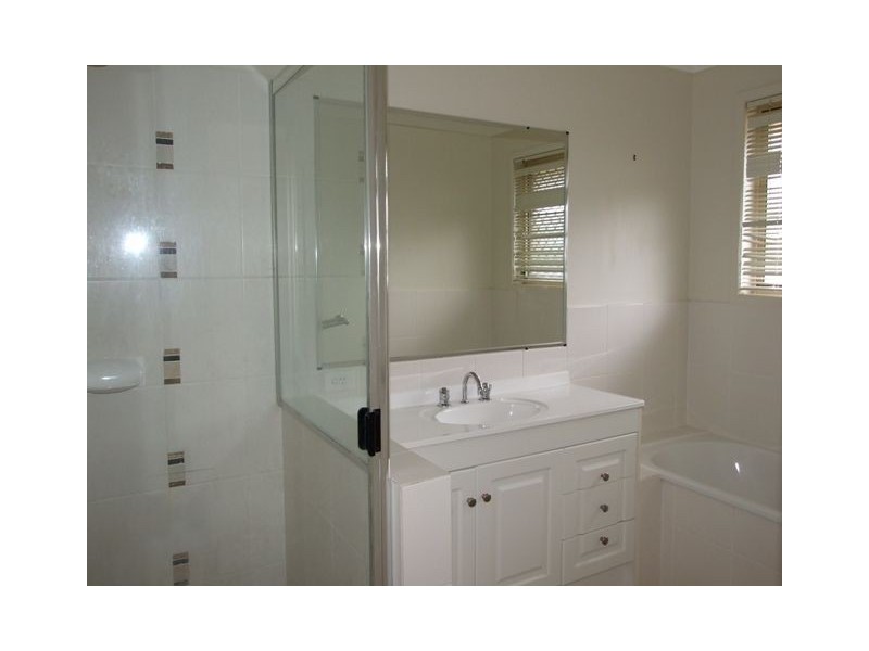 4 Mast Cl, Redland Bay QLD 4165