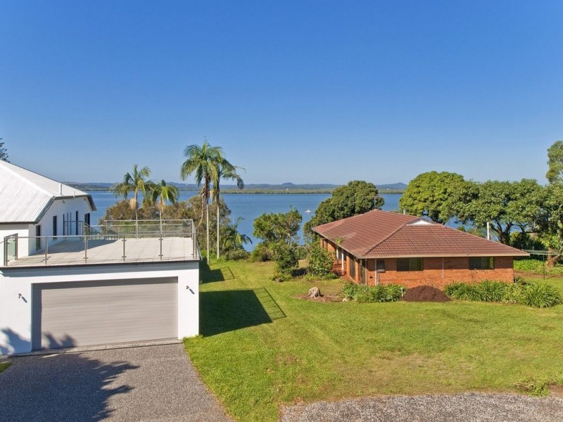26 Wilson Esplanade, Redland Bay QLD 4165