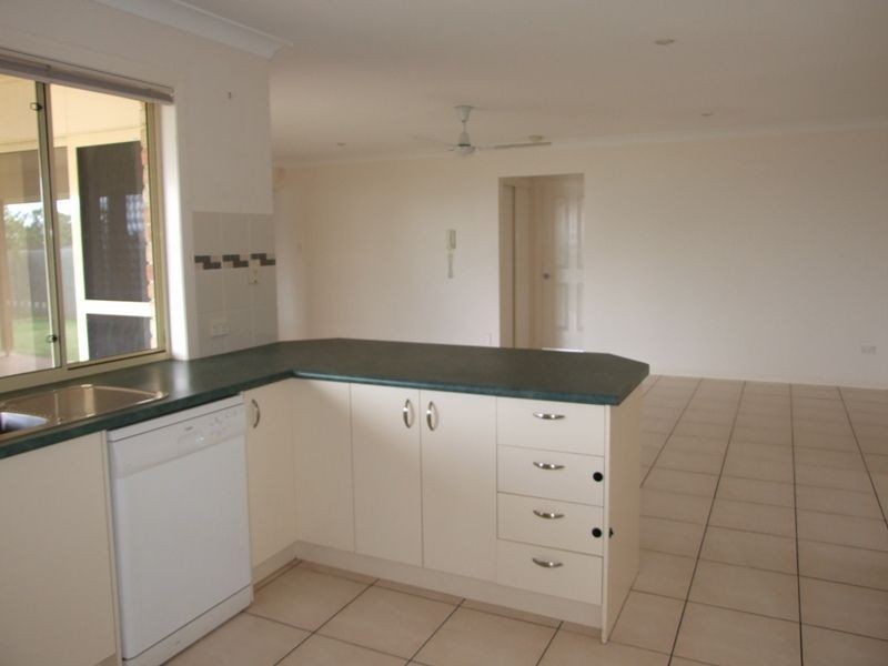 84 Bunker Rd, Victoria Point QLD 4165