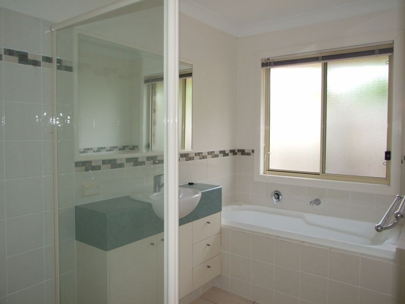 84 Bunker Rd, Victoria Point QLD 4165