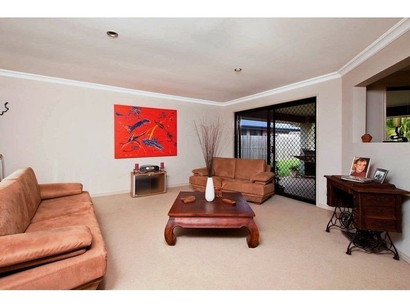 16 Portland Pde, Redland Bay QLD 4165