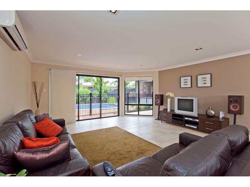 4 Foote Street, Redland Bay QLD 4165