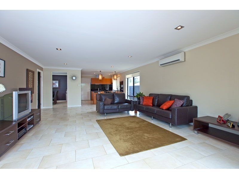 4 Foote Street, Redland Bay QLD 4165