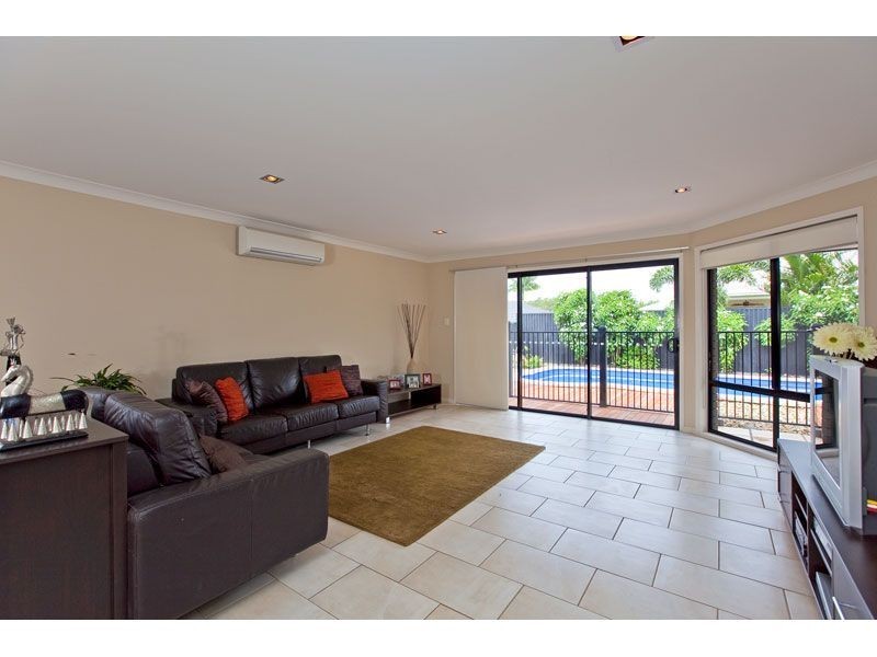 4 Foote Street, Redland Bay QLD 4165
