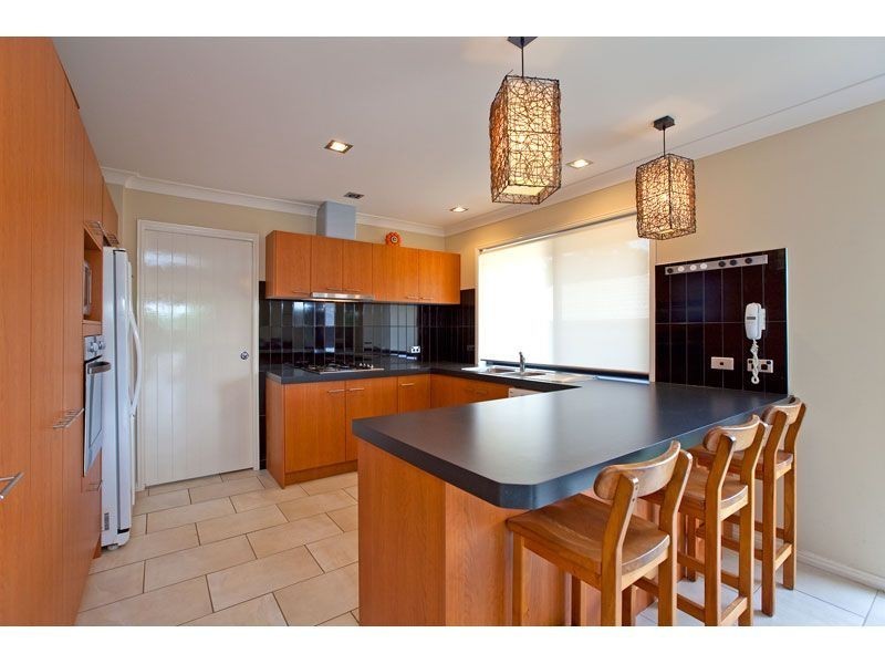 4 Foote Street, Redland Bay QLD 4165