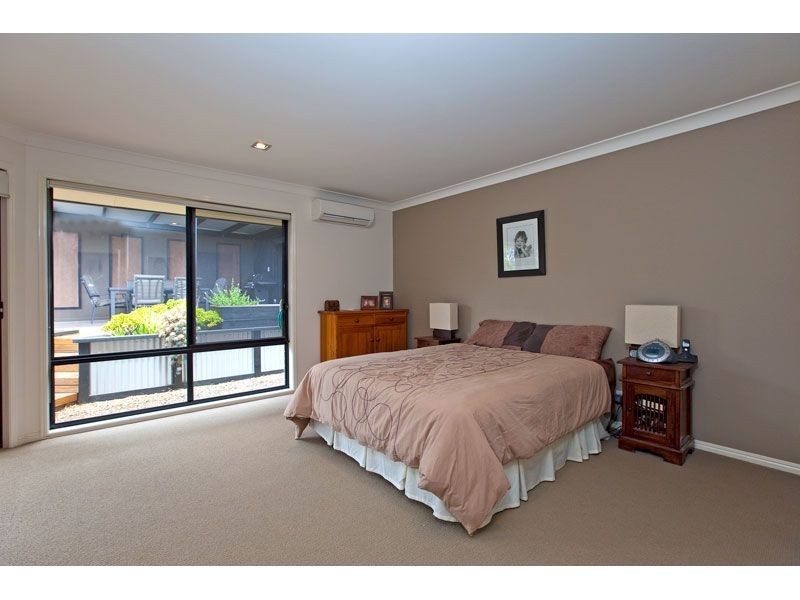 4 Foote Street, Redland Bay QLD 4165