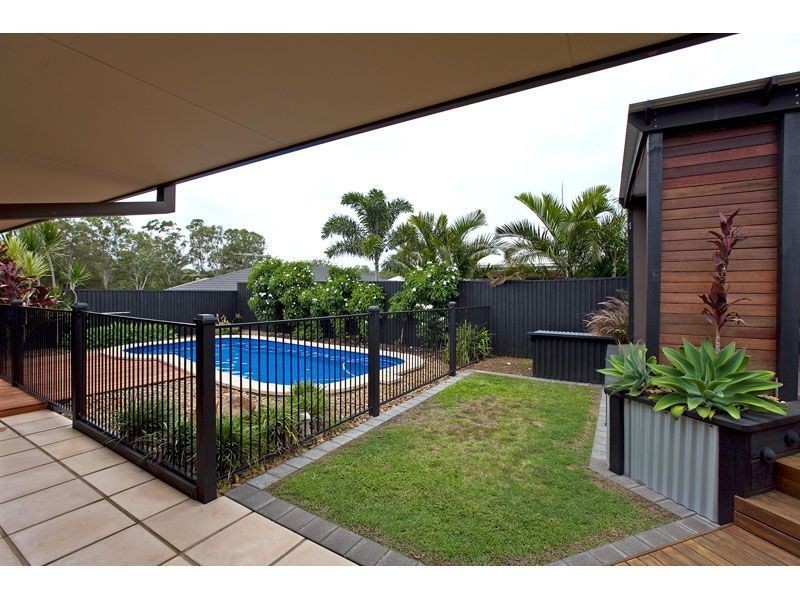 4 Foote Street, Redland Bay QLD 4165