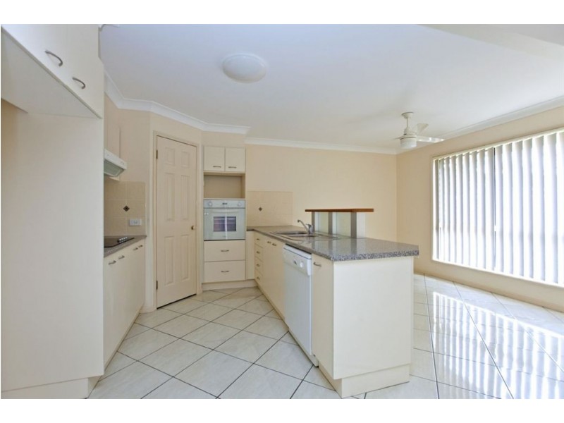 2/2 Fernwood, Victoria Point QLD 4165