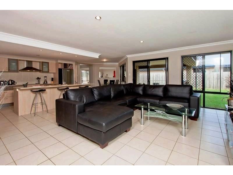 16 Portland Pde, Redland Bay QLD 4165