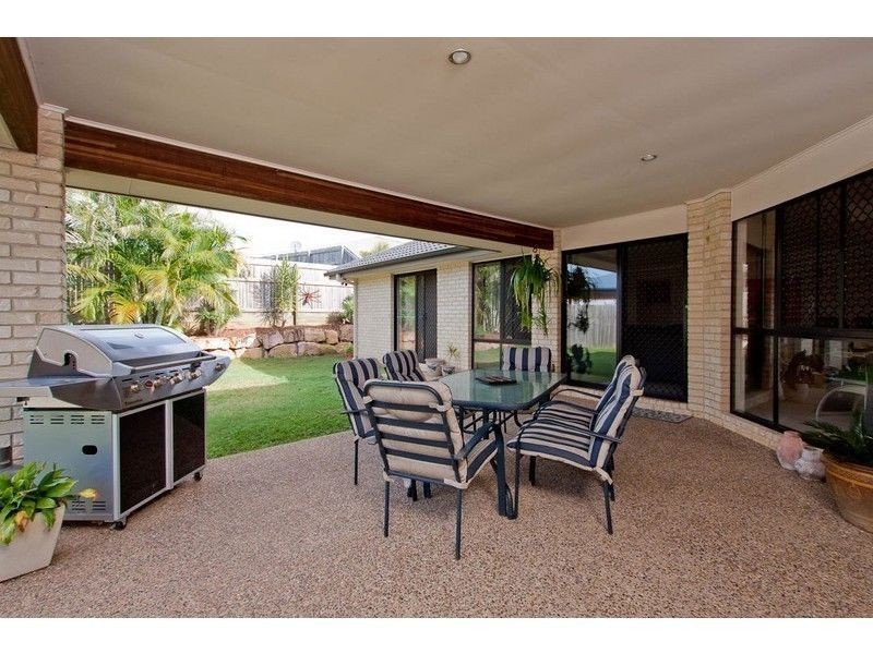 16 Portland Pde, Redland Bay QLD 4165