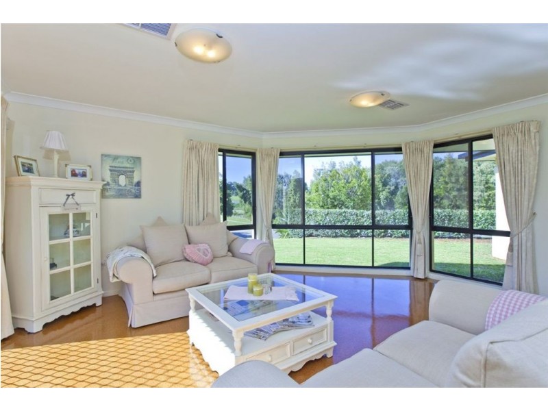 4 Habitat Drive, Redland Bay QLD 4165