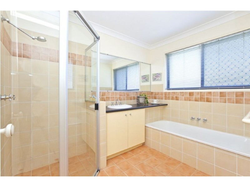 4 Habitat Drive, Redland Bay QLD 4165
