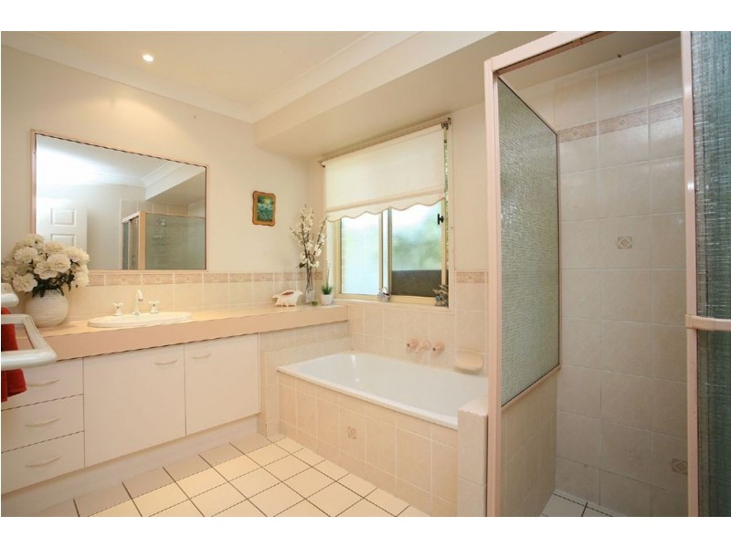 2 Parklands Ct, Victoria Point QLD 4165