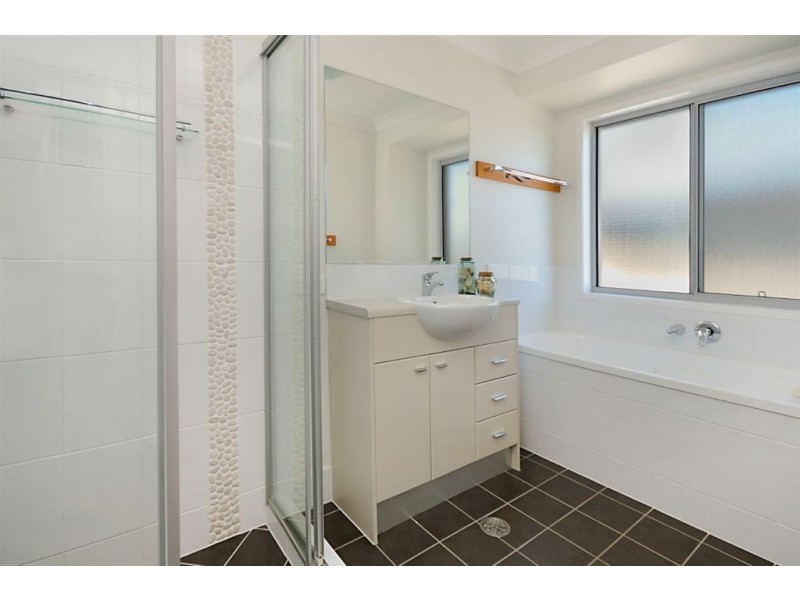 9 Cyan Pl, Redland Bay QLD 4165