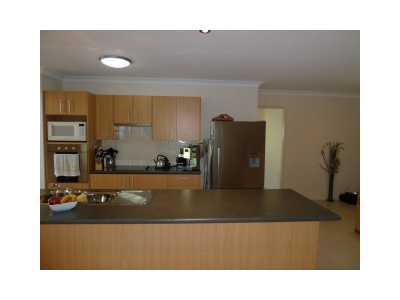 32 Ebony Cres, Redland Bay QLD 4165