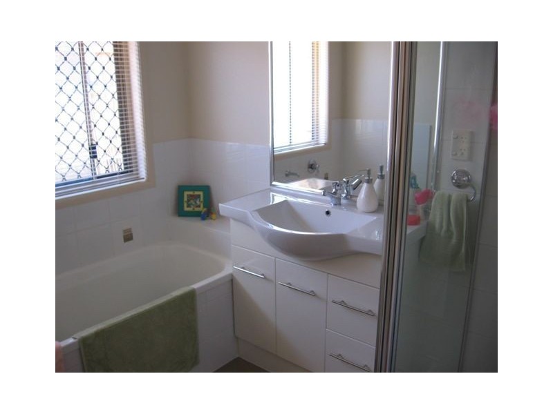 32 Ebony Cres, Redland Bay QLD 4165