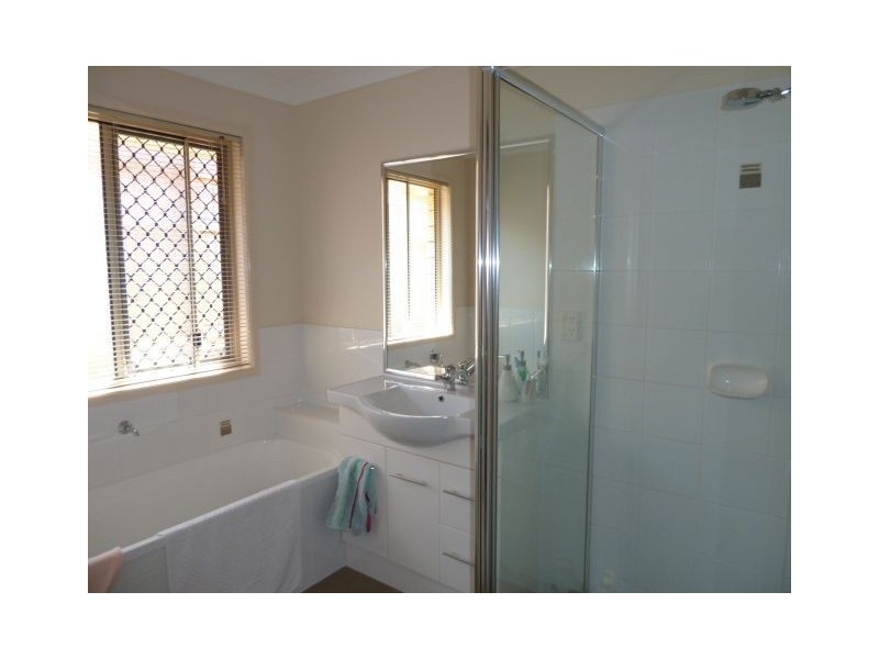 32 Ebony Cres, Redland Bay QLD 4165