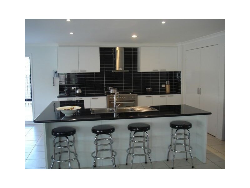 5 Creekwood St, Victoria Point QLD 4165