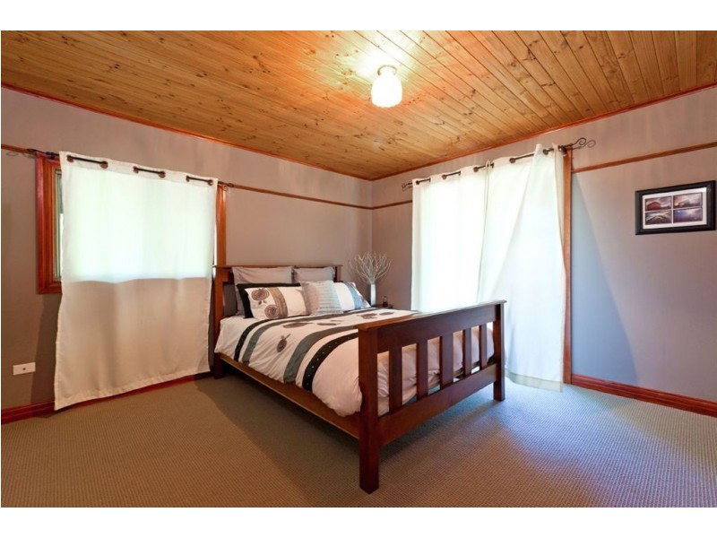 221 Main Street, Redland Bay QLD 4165