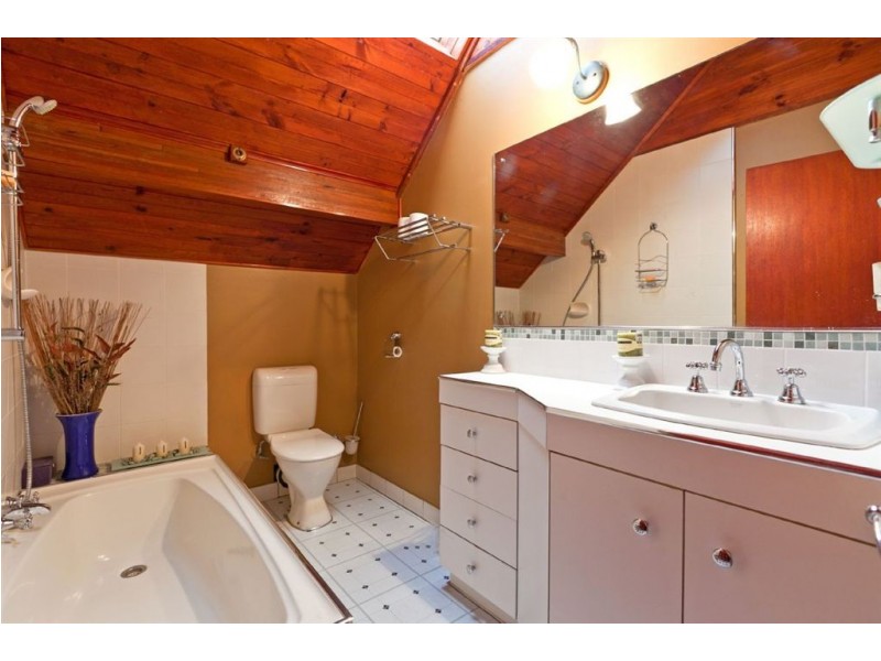 221 Main Street, Redland Bay QLD 4165