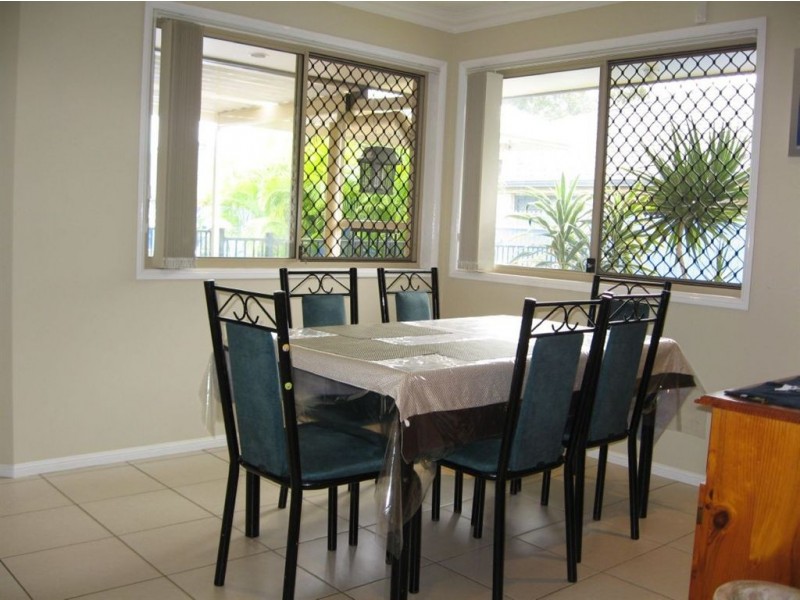 37 Parklink Dr, Redland Bay QLD 4165