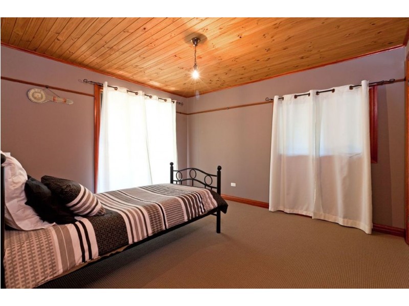 221 Main Street, Redland Bay QLD 4165