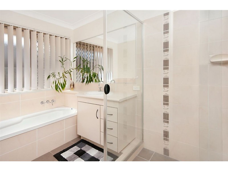 11 Dory Cl, Redland Bay QLD 4165