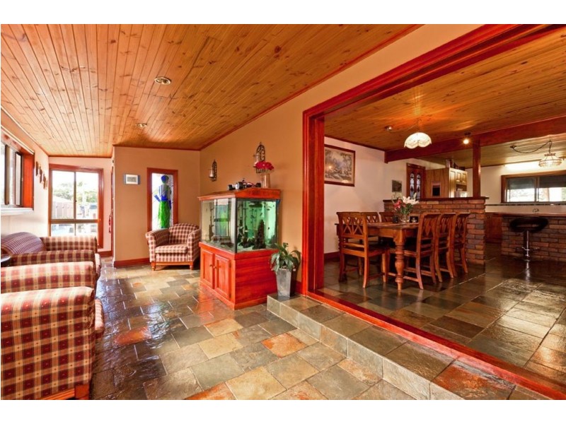 221 Main St, Redland Bay QLD 4165