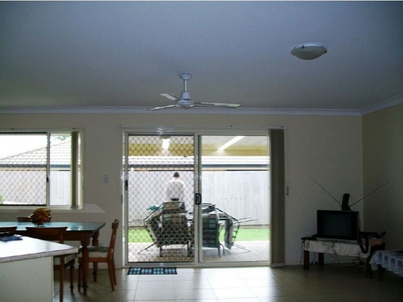 8 Scampi Place, Redland Bay QLD 4165