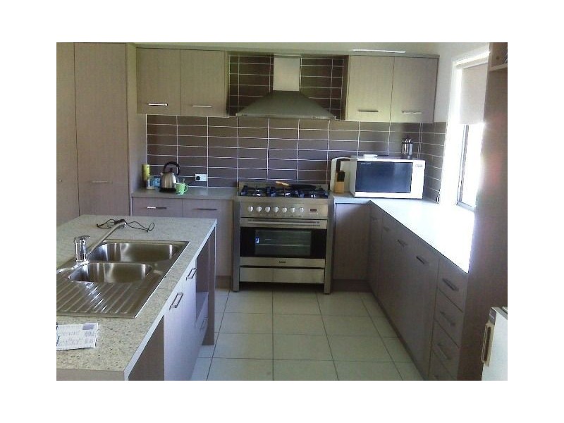 15 Ebony Cres, Redland Bay QLD 4165