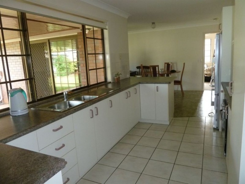 2 Montrose Place, Redland Bay QLD 4165
