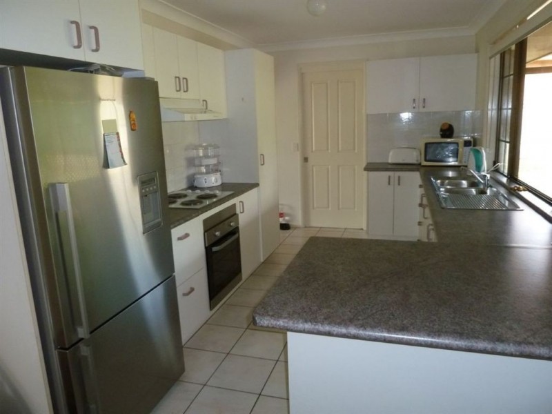 2 Montrose Place, Redland Bay QLD 4165