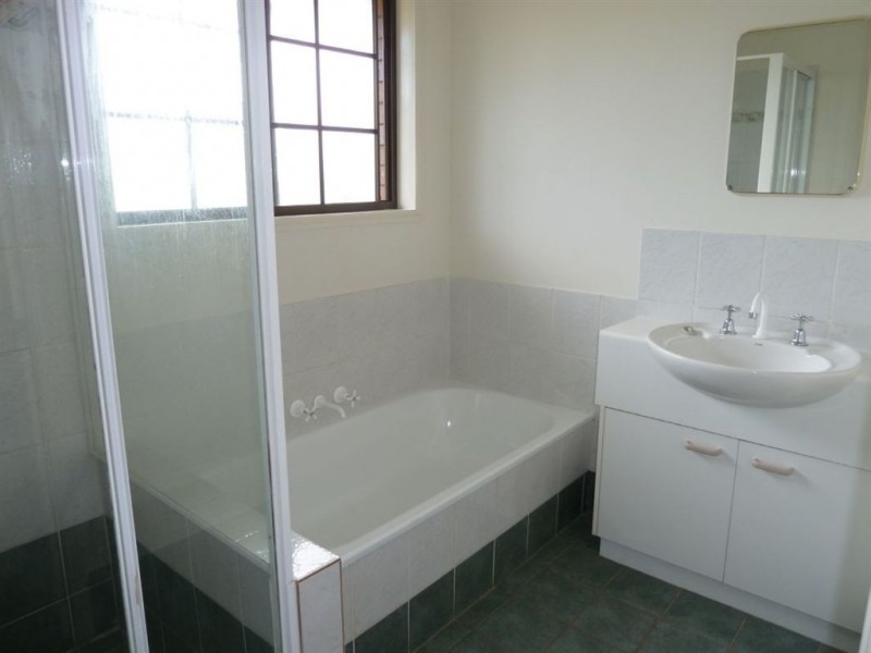 2 Montrose Place, Redland Bay QLD 4165