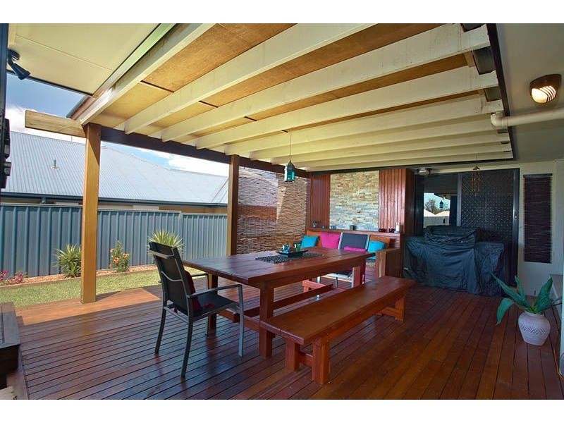 14 Syracuse St, Redland Bay QLD 4165