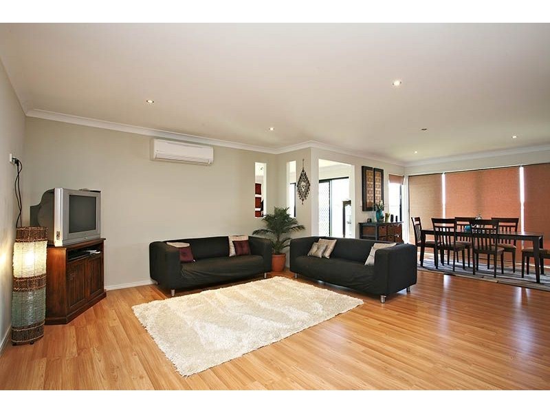 14 Syracuse St, Redland Bay QLD 4165