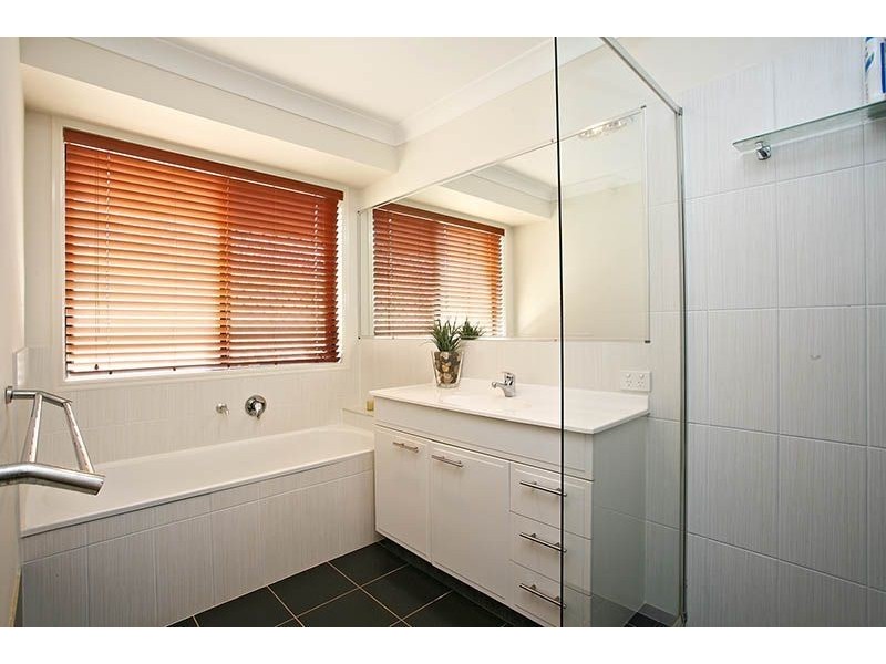 14 Syracuse St, Redland Bay QLD 4165