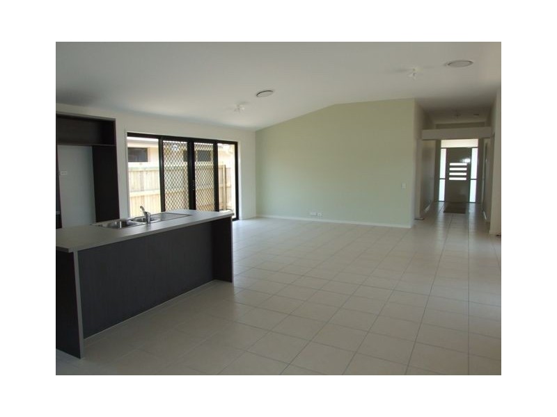 25 Treetop Place, Manly QLD 4179